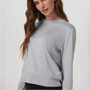 Vuori Daydream Crew Neck Heather Gray Long Sleeve Lightweight Pullover Top Sz M